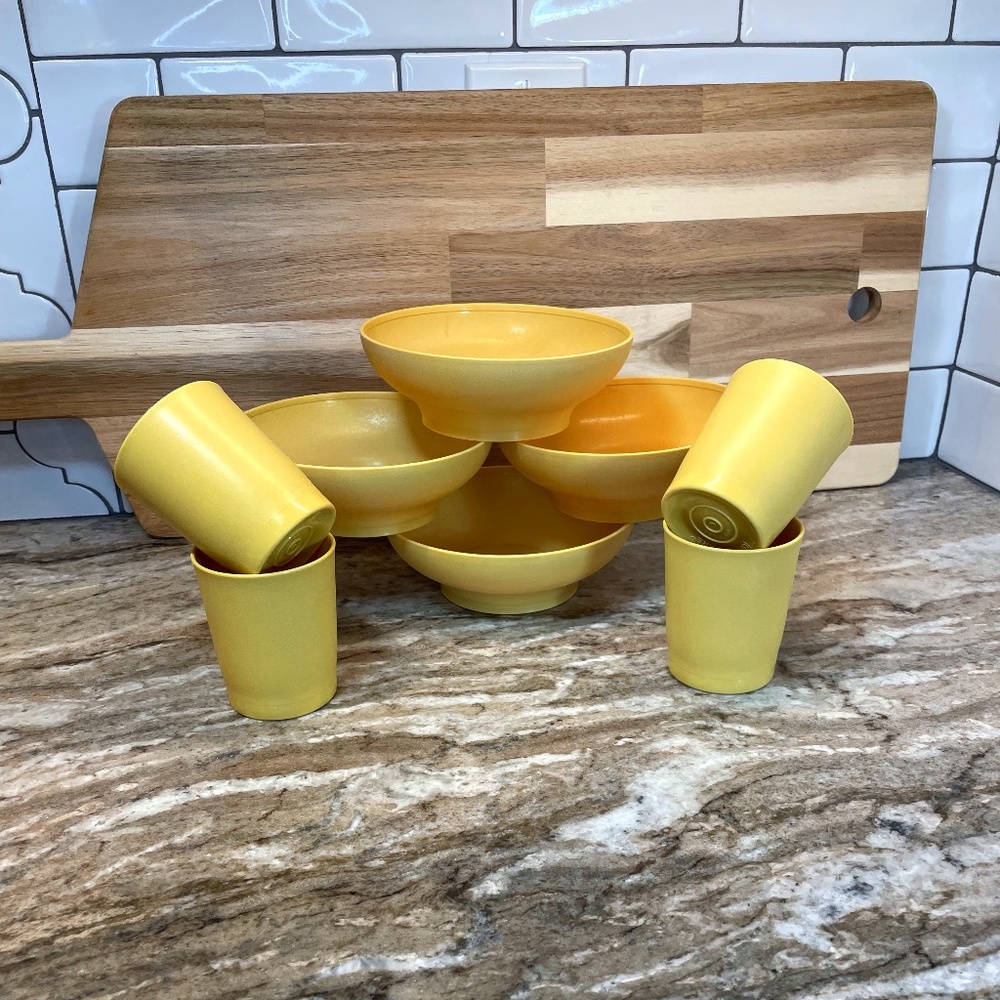 Set of 8 Tupperware 4 Golden Yellow Bowls #890 & 4 Golden Yellow Cups #1251